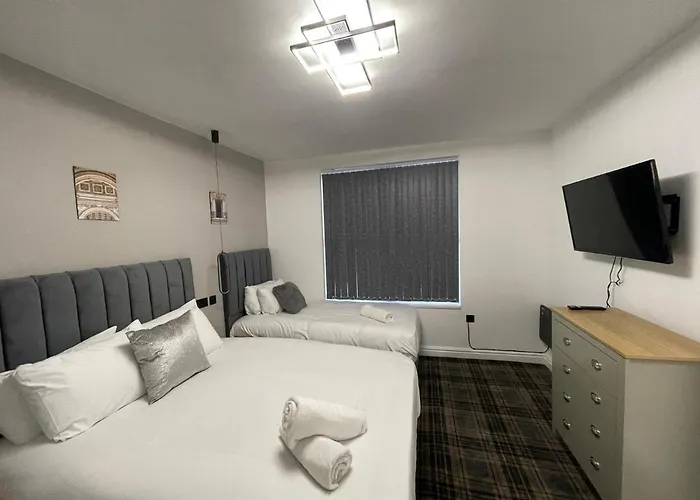 Luis In Apartment Leeds (West Yorkshire)